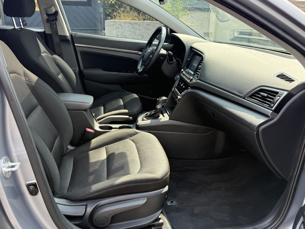 2017 Hyundai Elantra Image 17