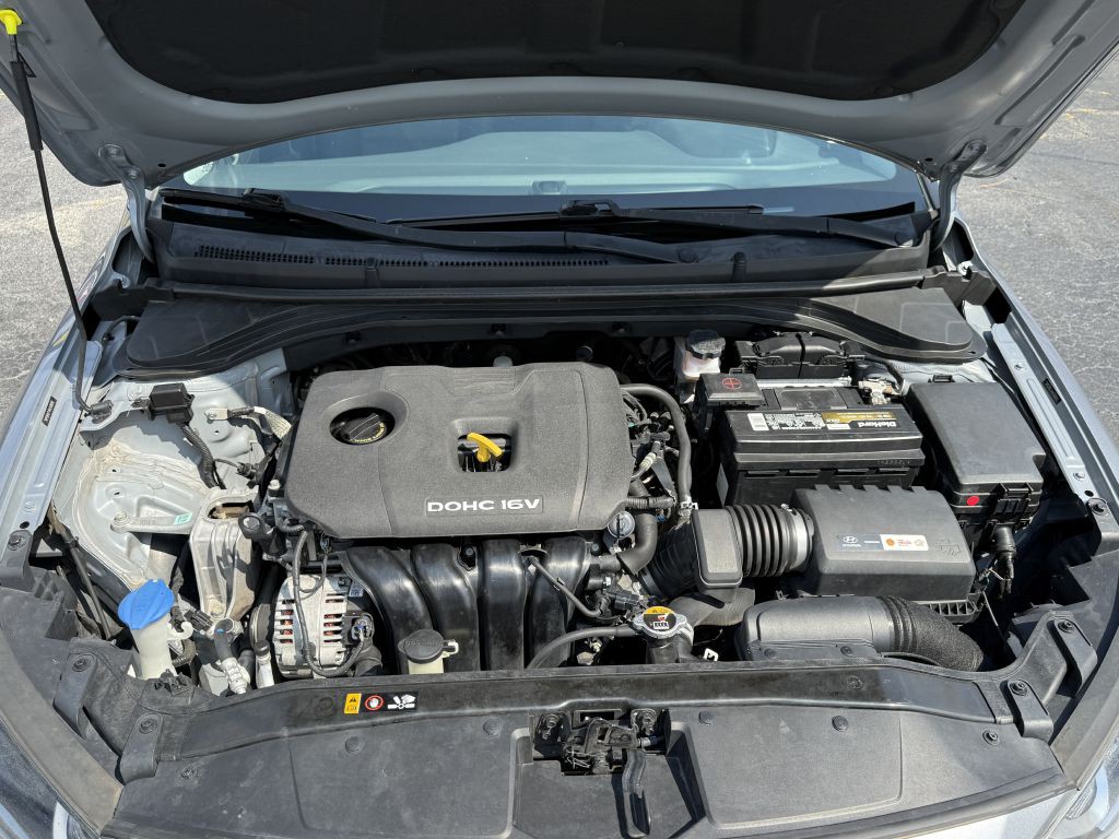 2017 Hyundai Elantra Image 20