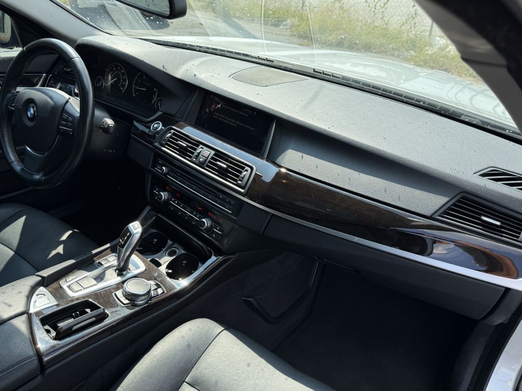 2015 BMW 5 Series Image 17
