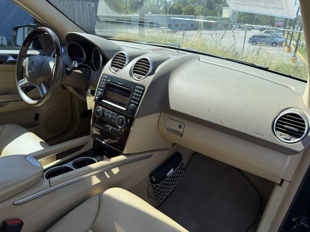 2011 Mercedes-Benz M-Class Image 16