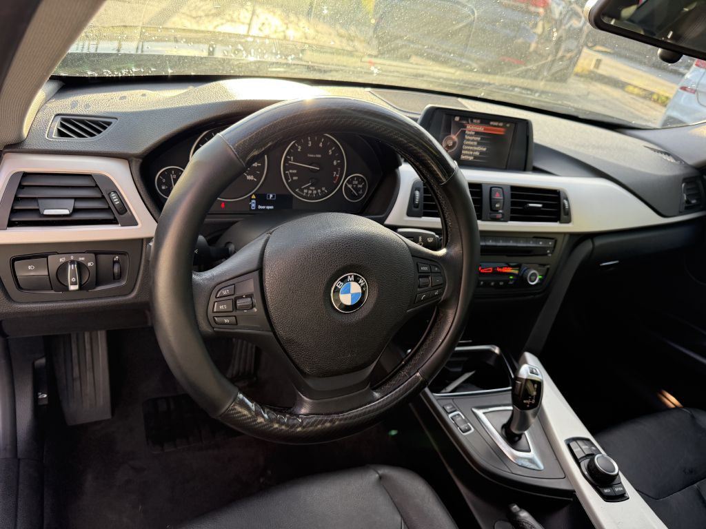 2015 BMW 3 Series Image 9