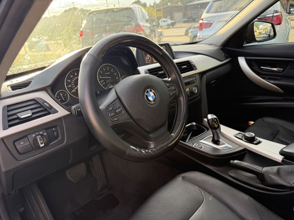 2015 BMW 3 Series Image 11