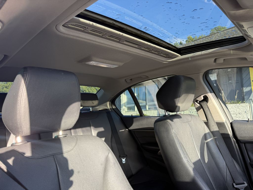 2015 BMW 3 Series Image 16