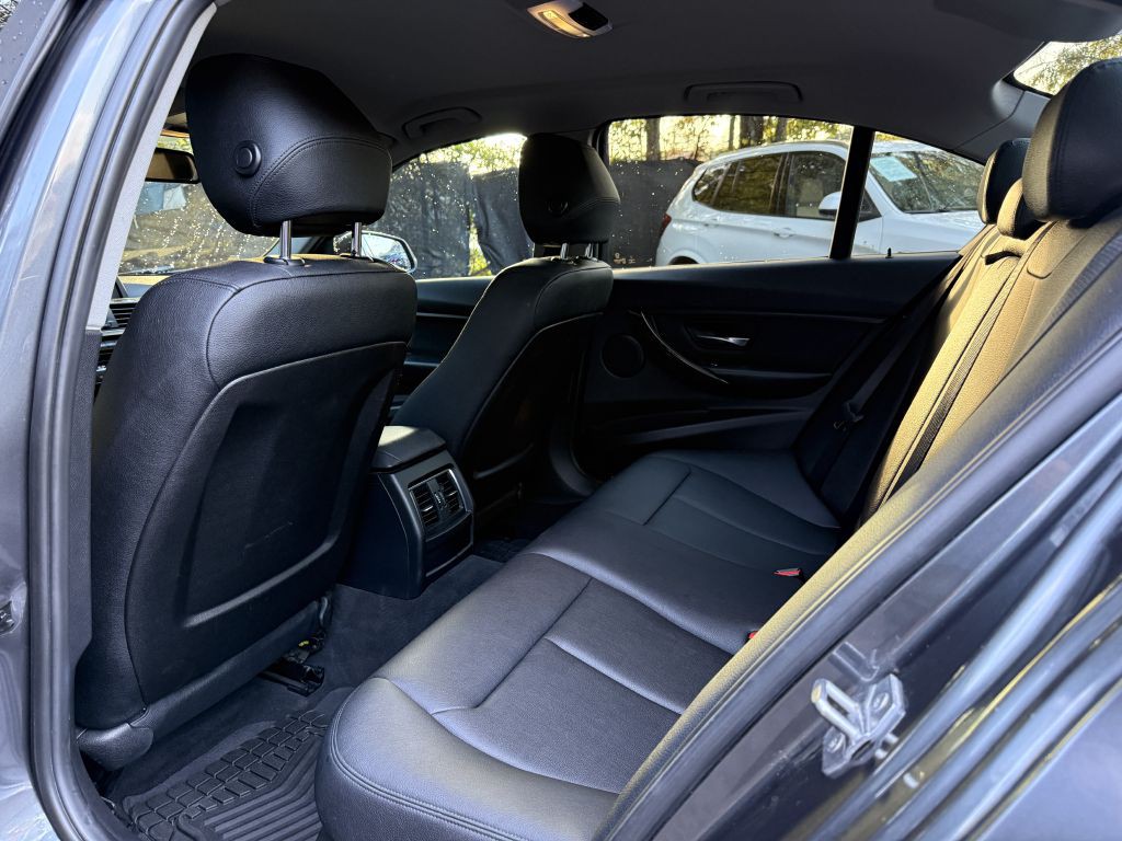 2016 BMW 3 Series Image 11