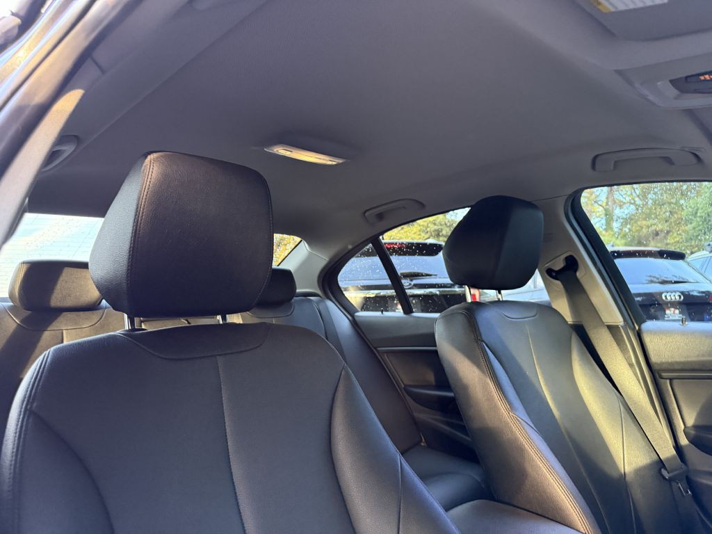 2016 BMW 3 Series Image 17