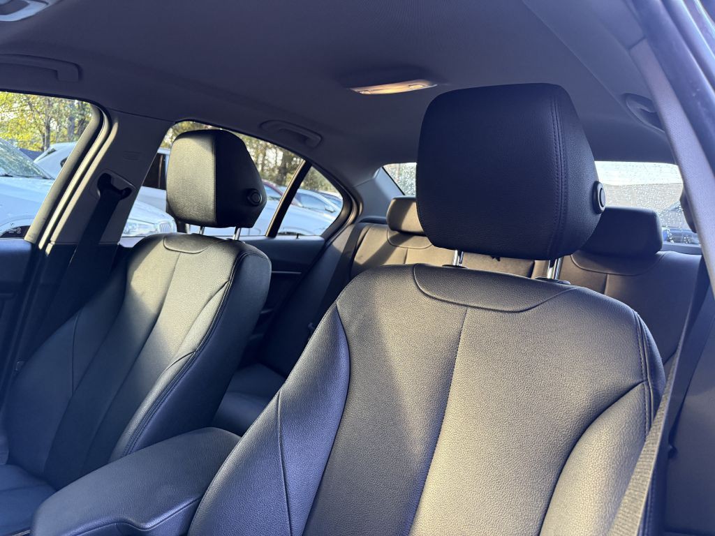 2016 BMW 3 Series Image 12