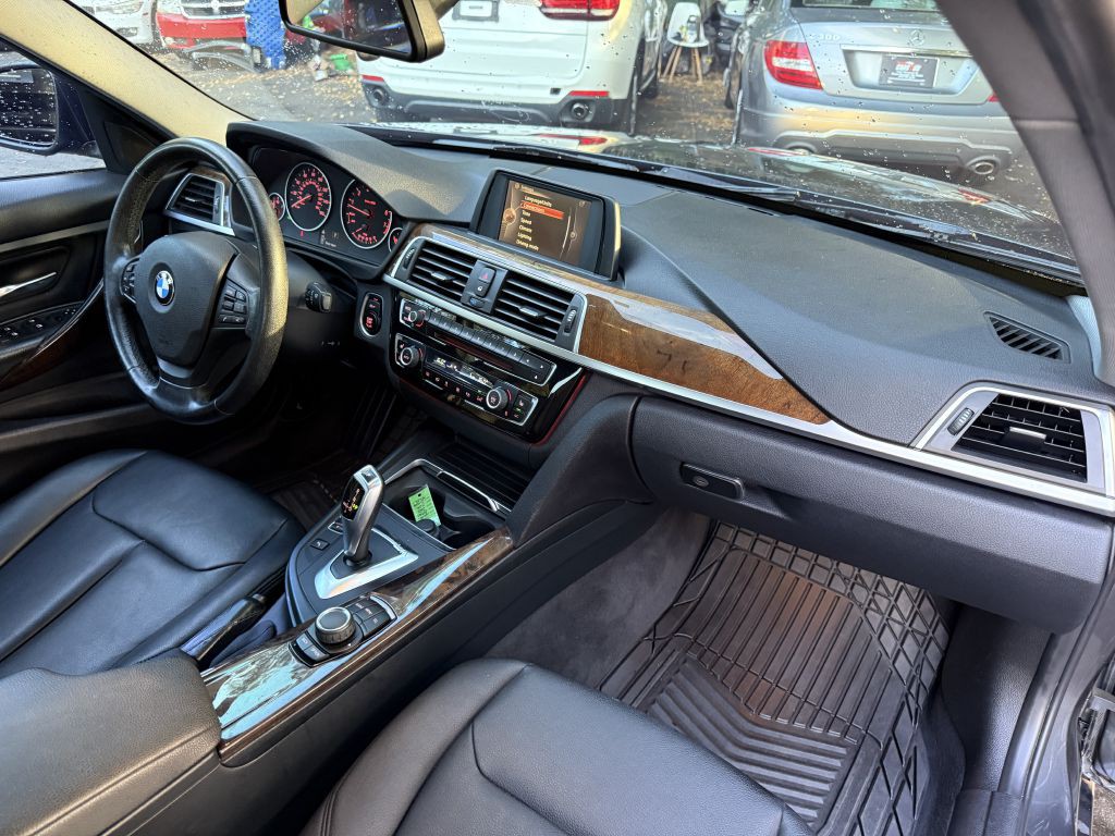 2016 BMW 3 Series Image 18