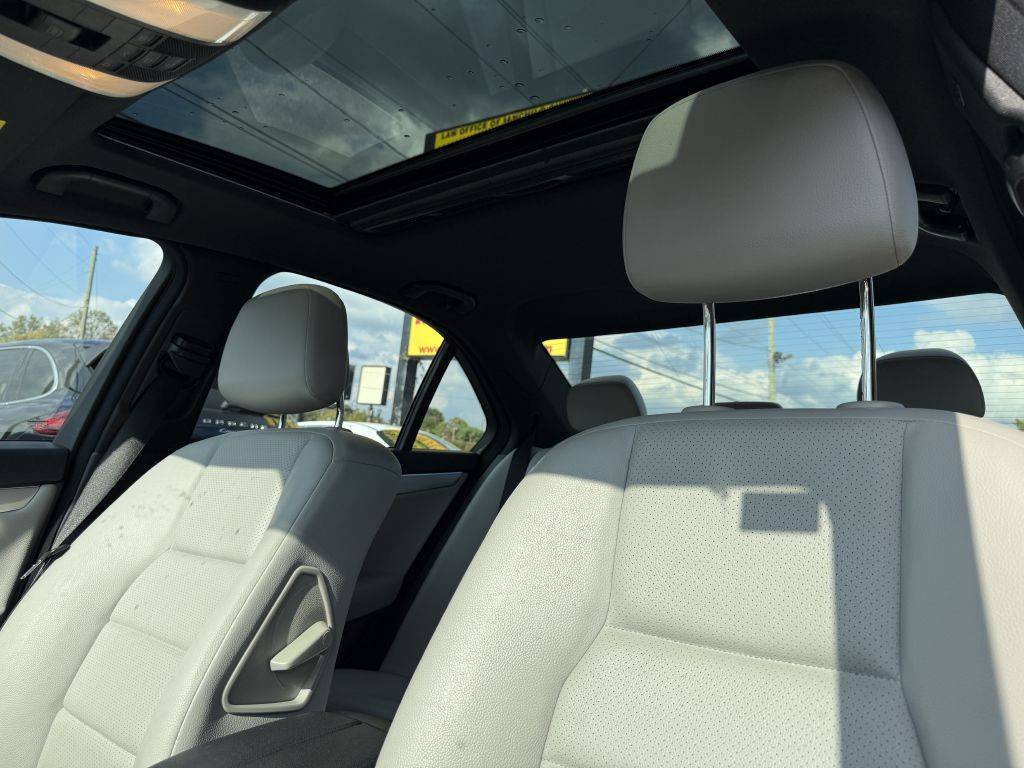 2012 Mercedes-Benz C-Class Image 12