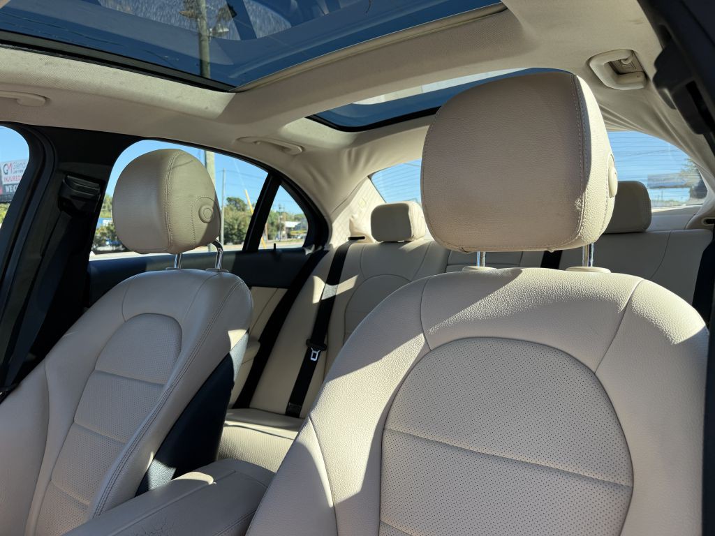 2015 Mercedes-Benz C-Class Image 9