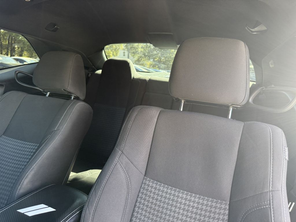 2017 Dodge Challenger Image 10