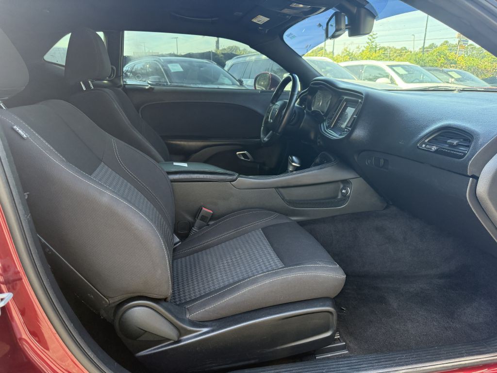 2017 Dodge Challenger Image 14