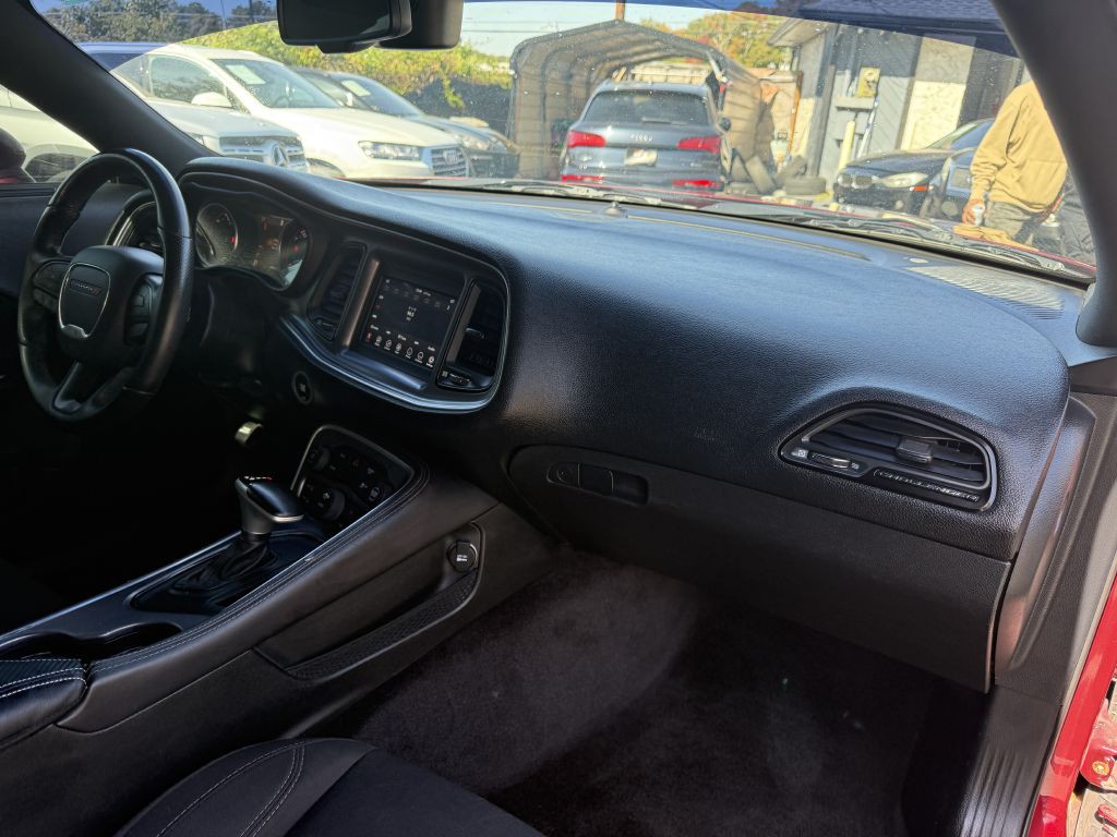 2017 Dodge Challenger Image 15