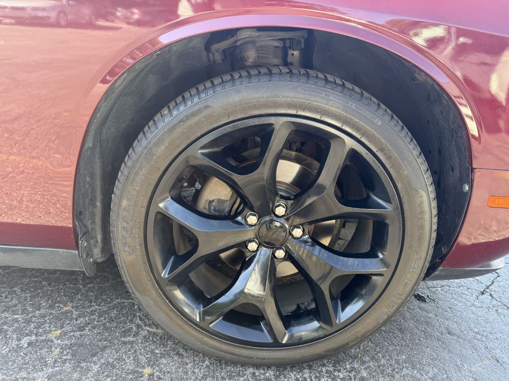 2017 Dodge Challenger Image 18