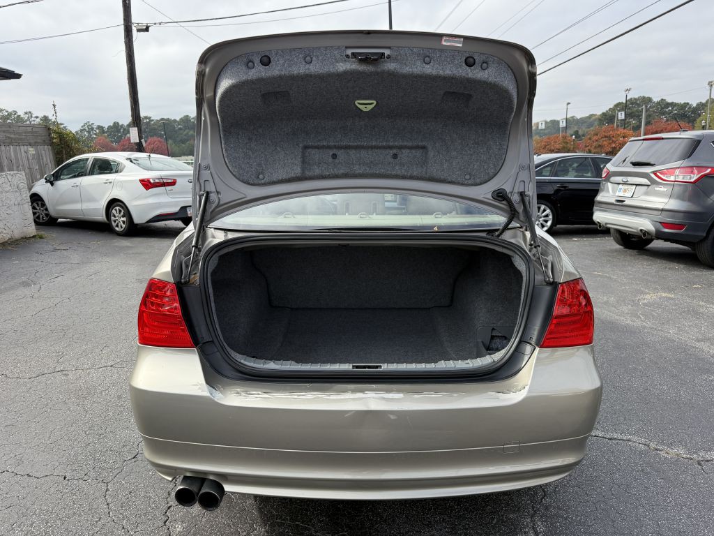 2011 BMW 3 Series Image 8