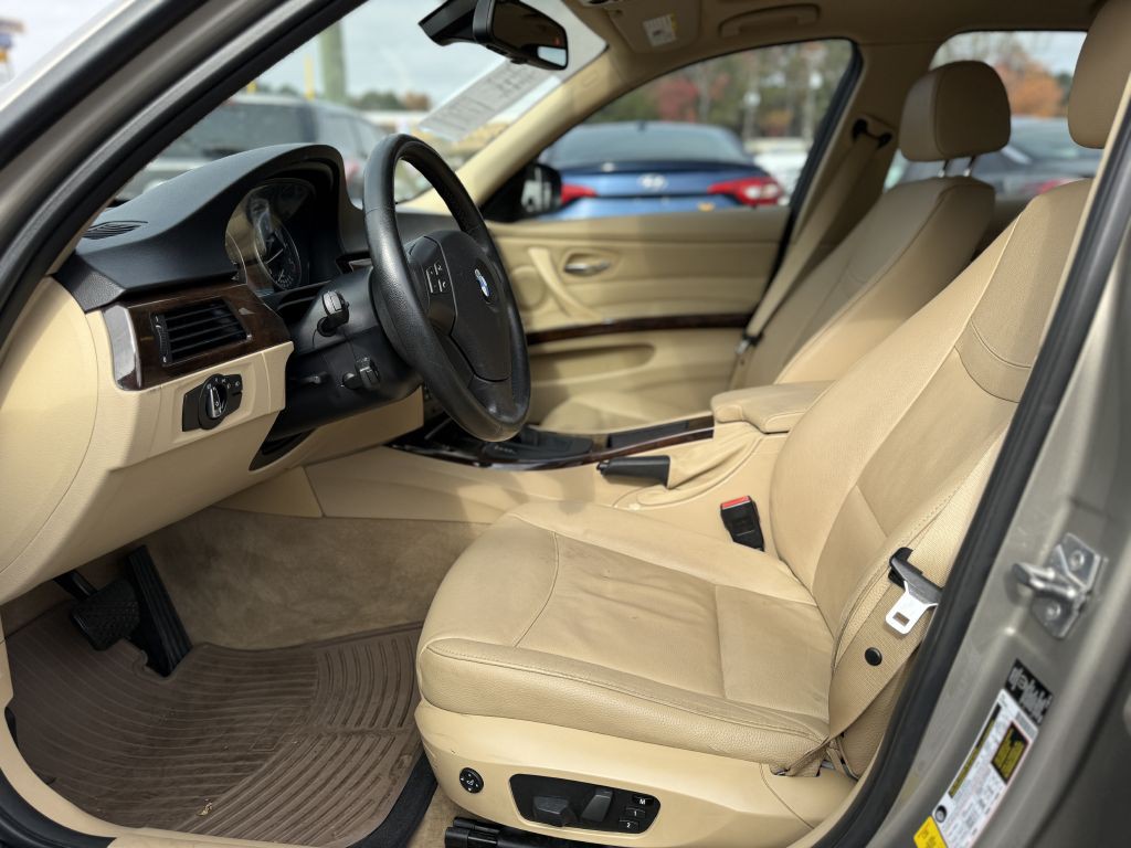 2011 BMW 3 Series Image 9