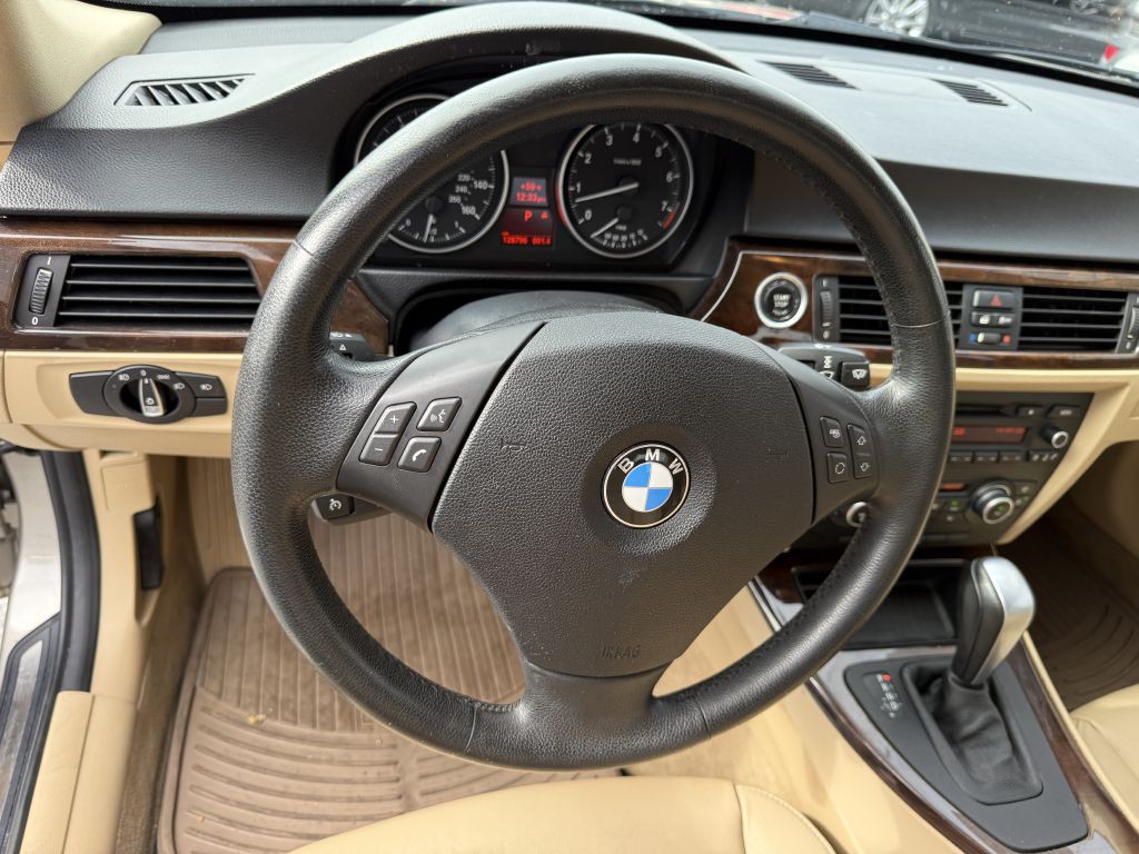 2011 BMW 3 Series Image 10