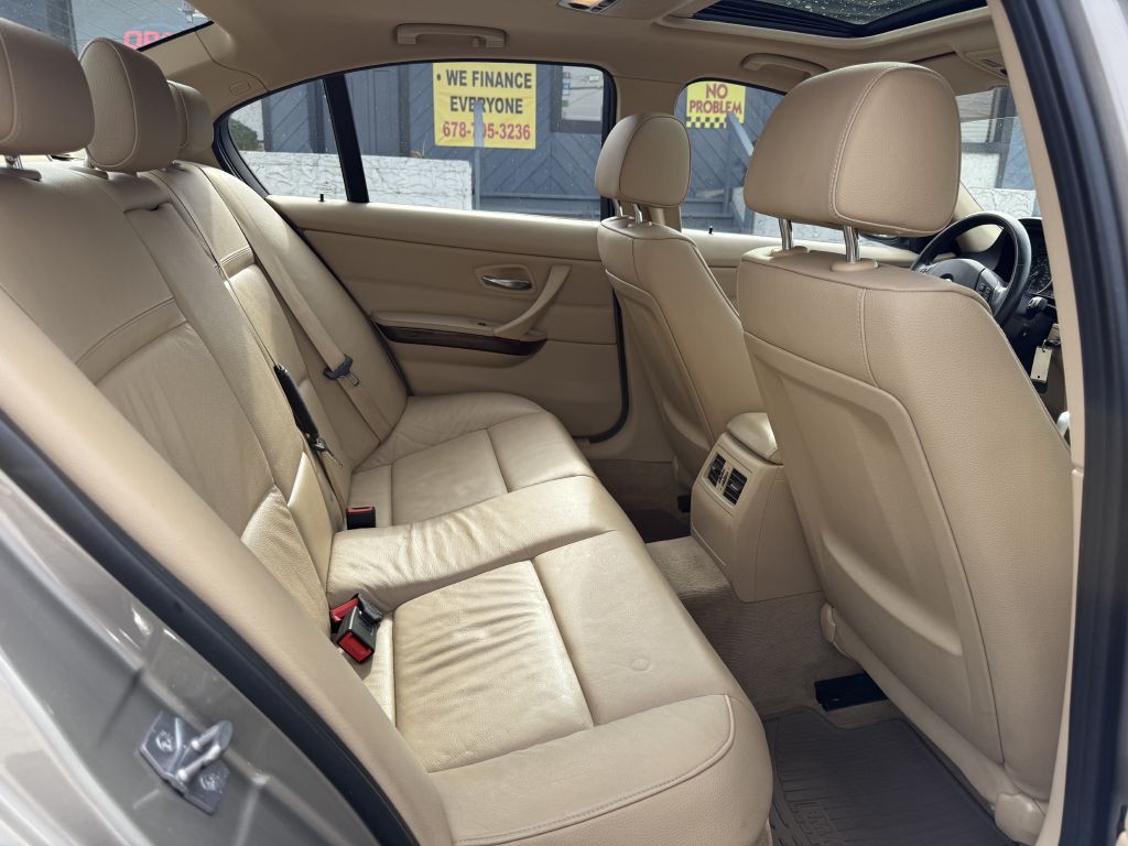 2011 BMW 3 Series Image 14