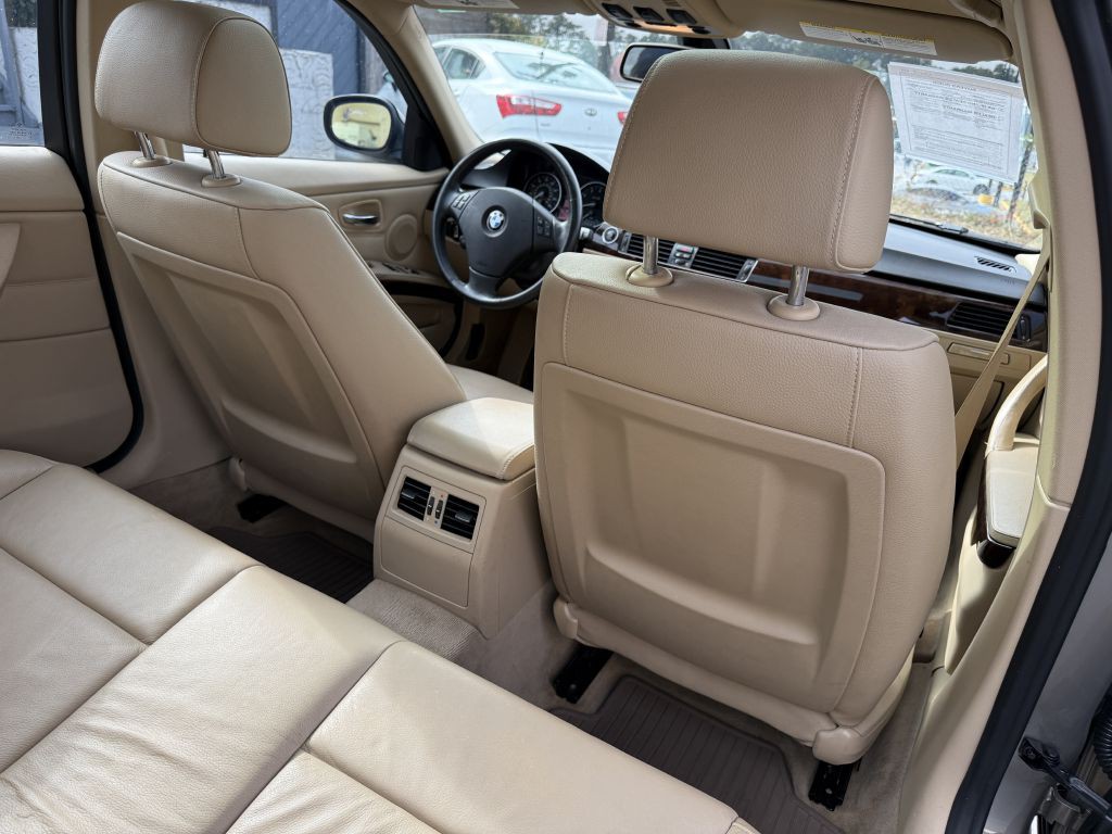 2011 BMW 3 Series Image 15