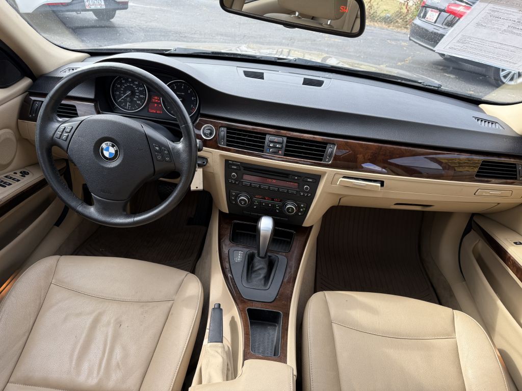 2011 BMW 3 Series Image 16