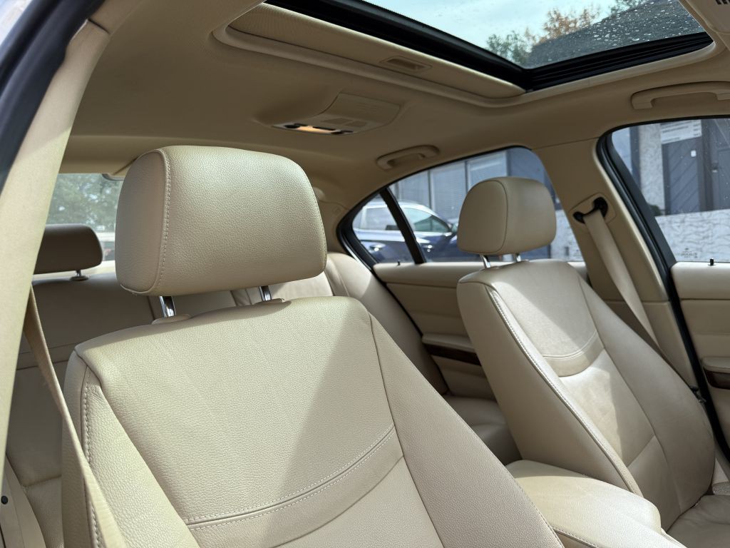 2011 BMW 3 Series Image 19