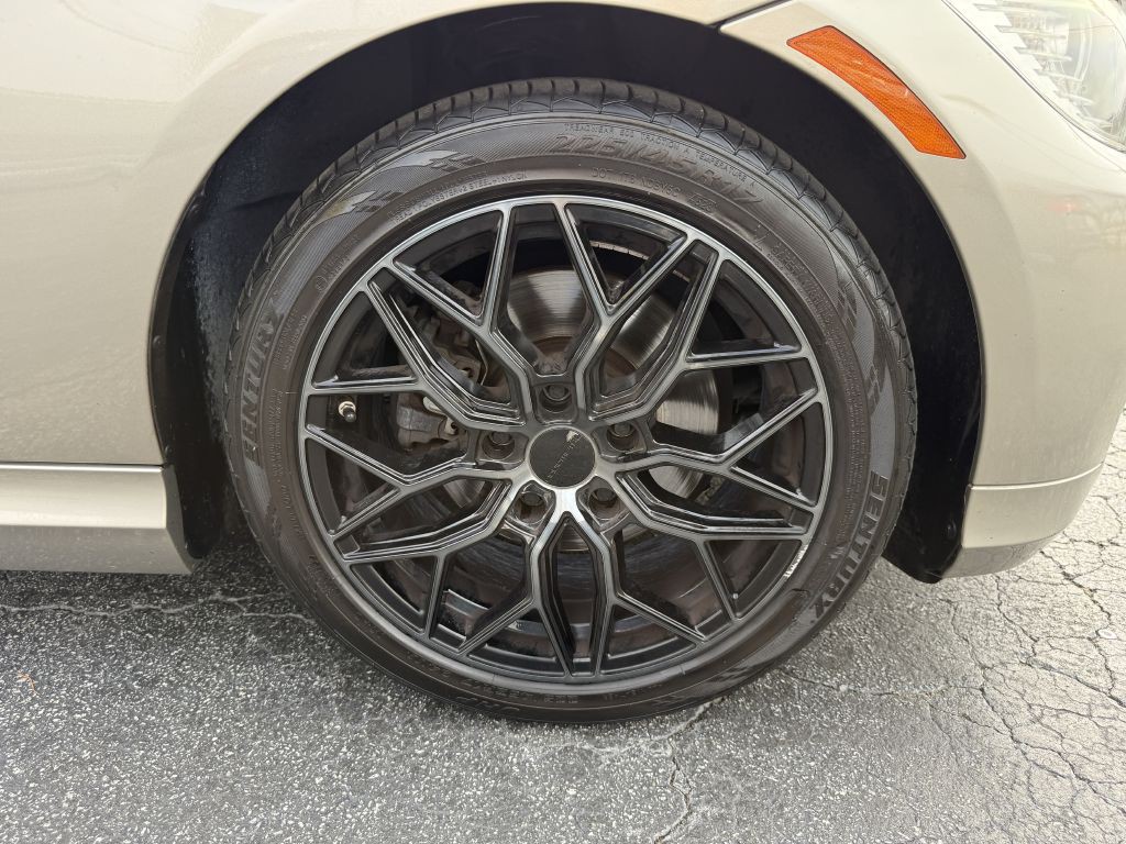 2011 BMW 3 Series Image 20