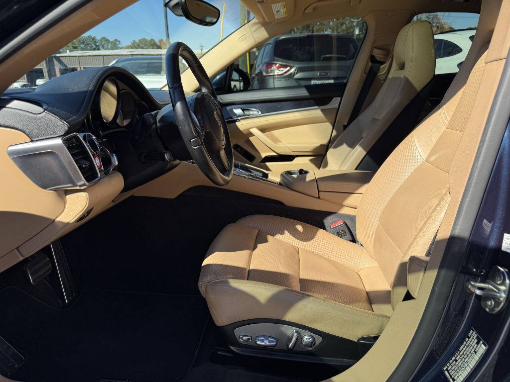 2015 Porsche Panamera Image 9