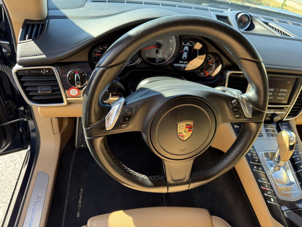 2015 Porsche Panamera Image 10
