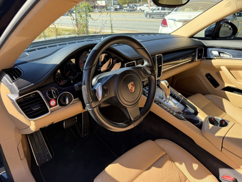 2015 Porsche Panamera Image 11