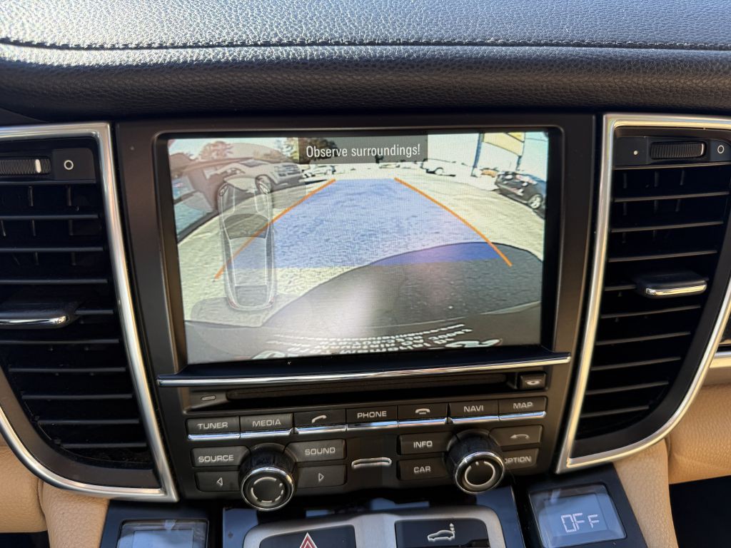 2015 Porsche Panamera Image 13