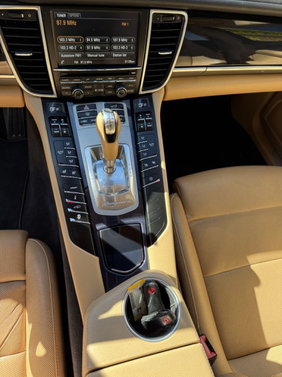 2015 Porsche Panamera Image 14