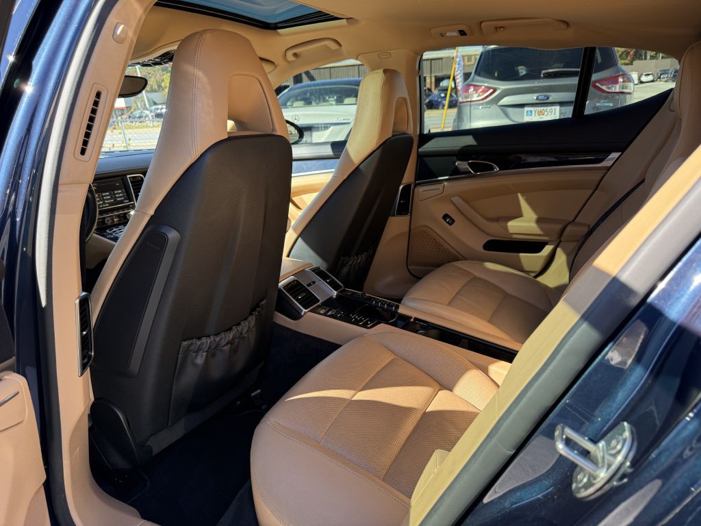 2015 Porsche Panamera Image 15