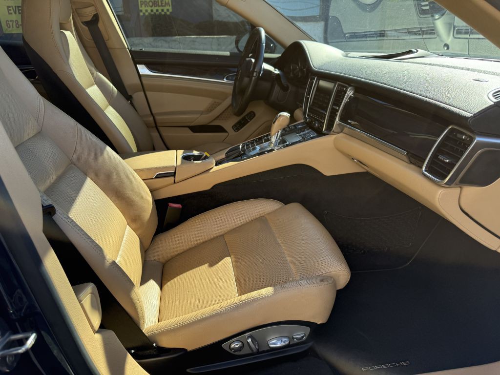2015 Porsche Panamera Image 21
