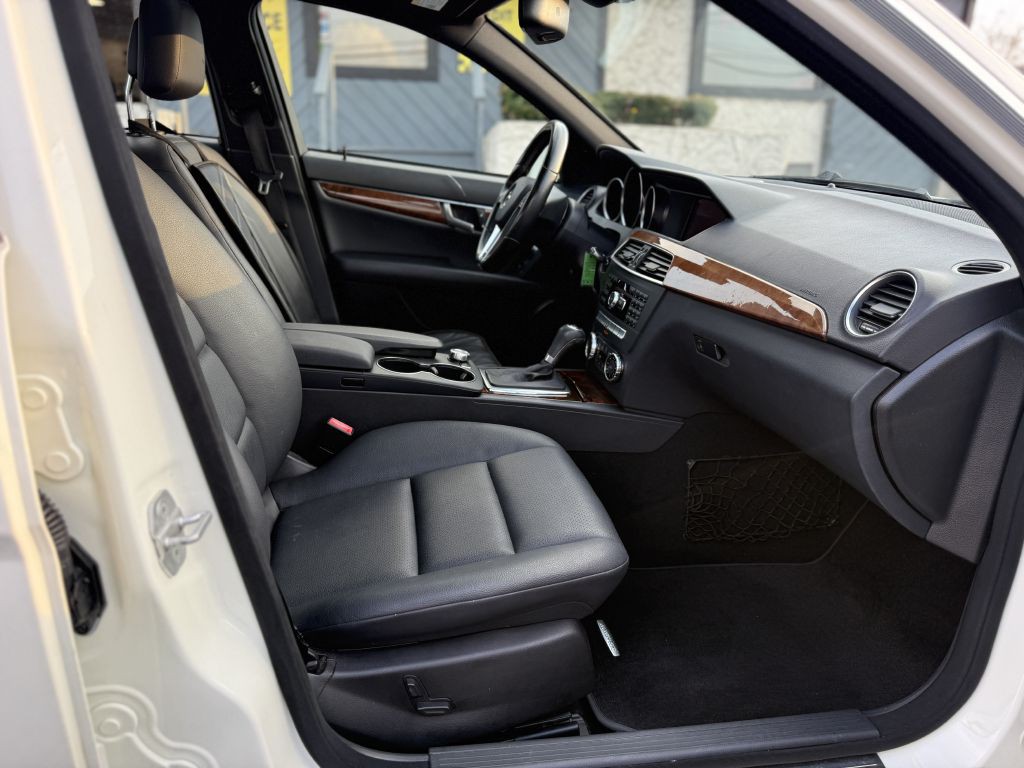 2012 Mercedes-Benz C-Class Image 16
