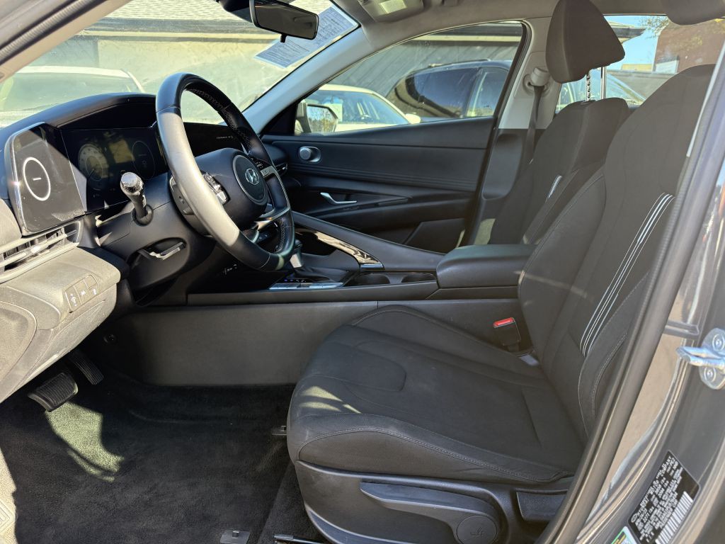 2023 Hyundai Elantra Image 7