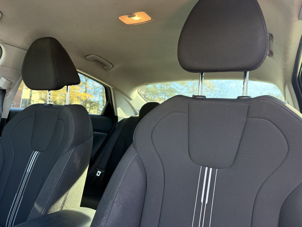 2023 Hyundai Elantra Image 10