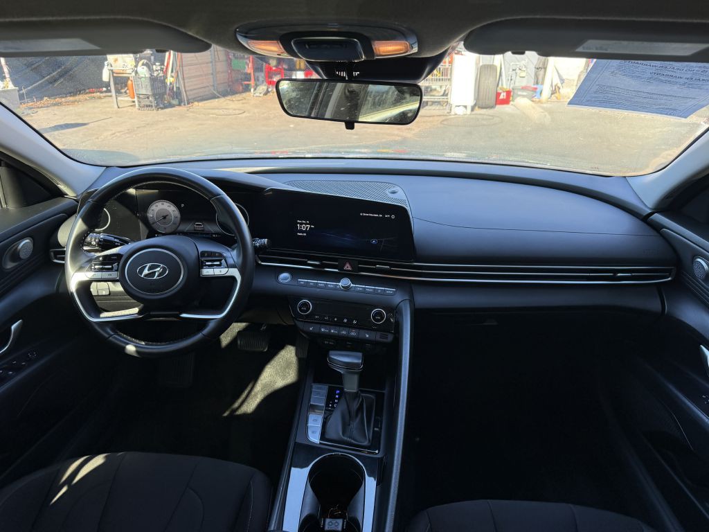2023 Hyundai Elantra Image 14