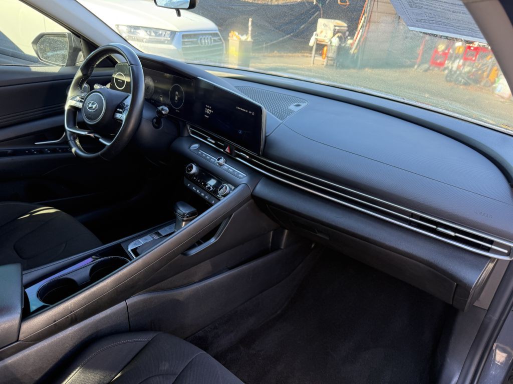 2023 Hyundai Elantra Image 16
