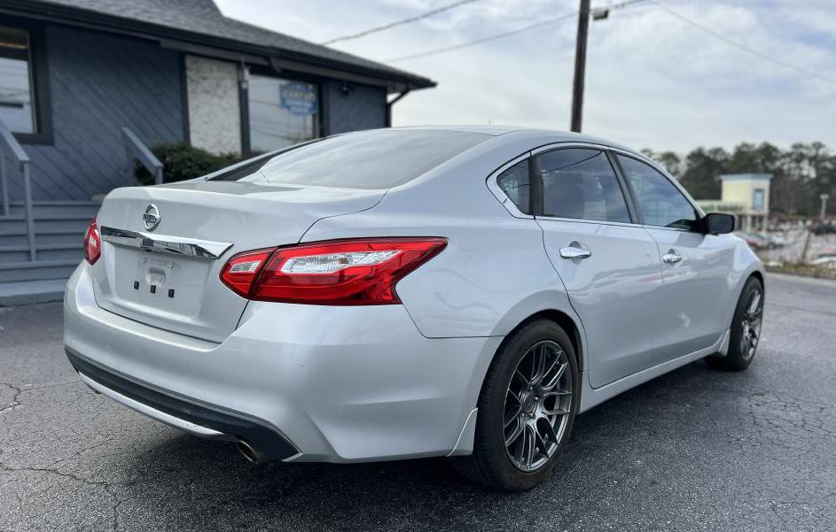 2016 Nissan Altima Image 4