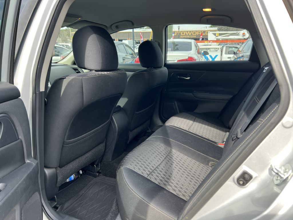 2016 Nissan Altima Image 12
