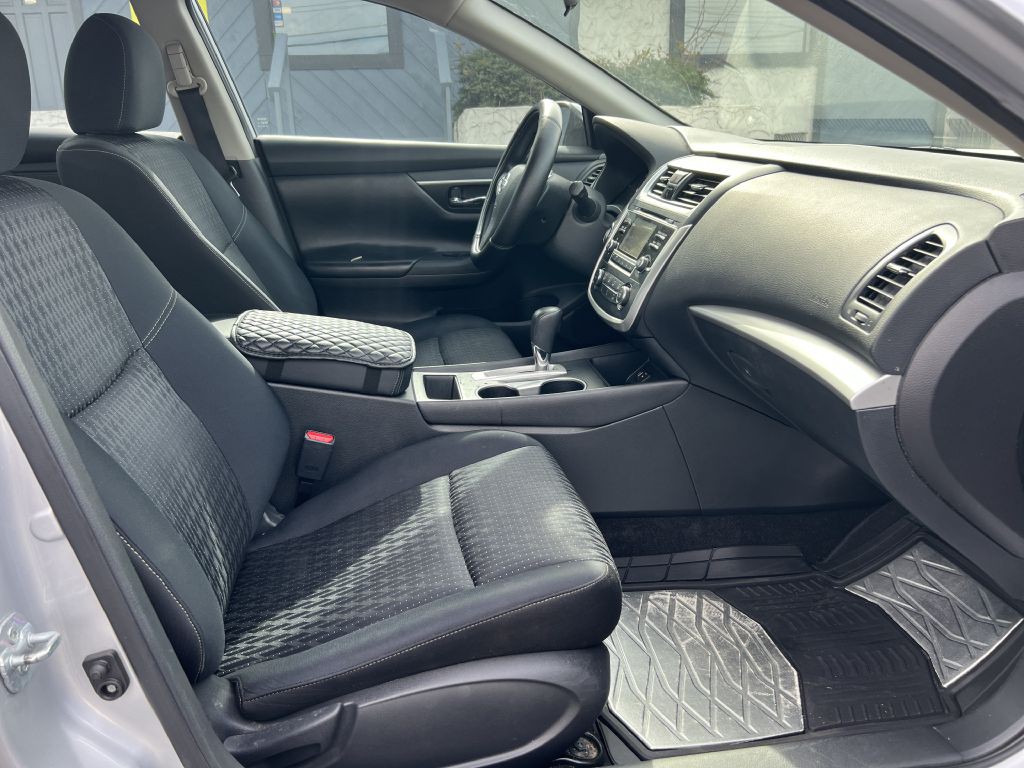 2016 Nissan Altima Image 16