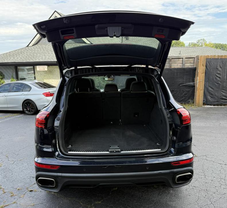 2016 Porsche Cayenne Image 8