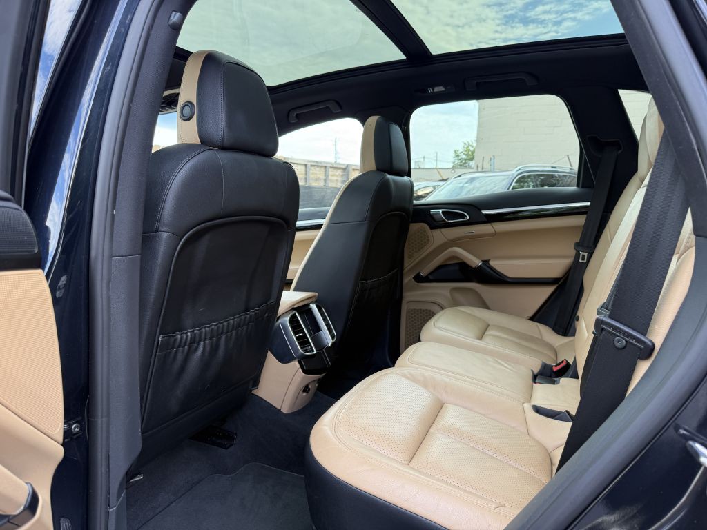 2016 Porsche Cayenne Image 14
