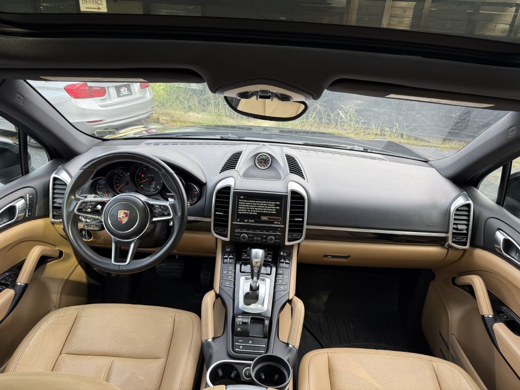2016 Porsche Cayenne Image 16