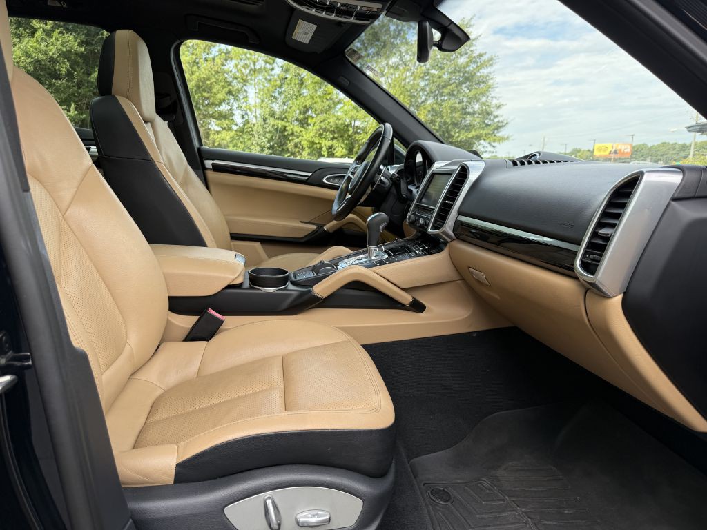 2016 Porsche Cayenne Image 17
