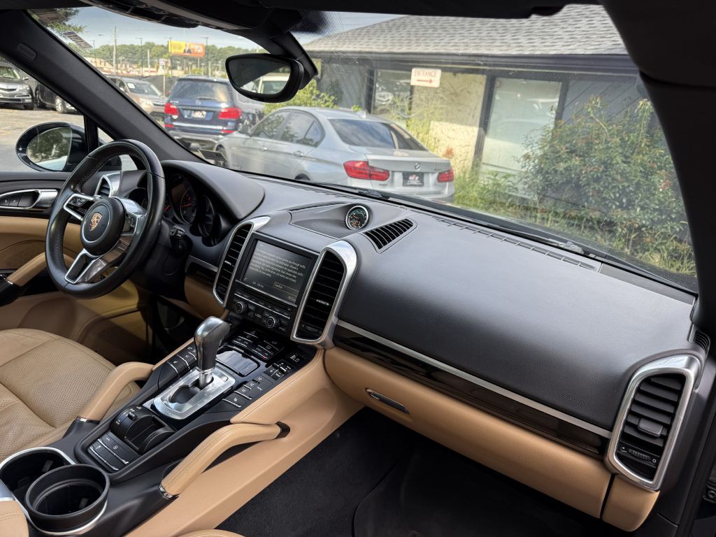 2016 Porsche Cayenne Image 18