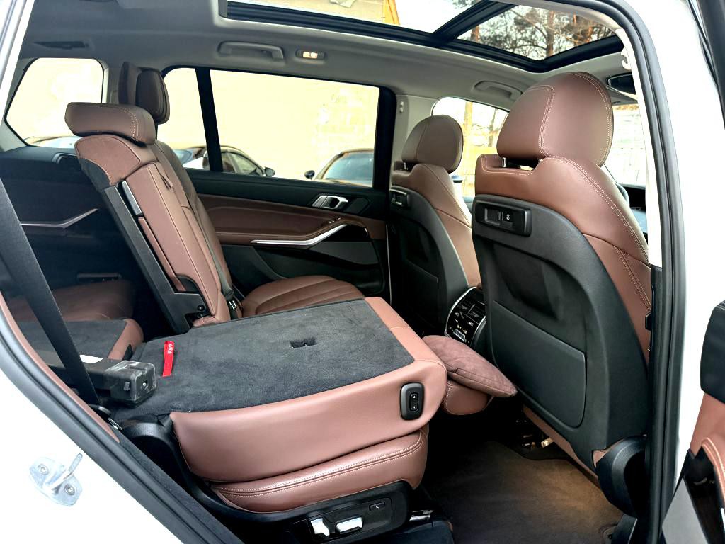 2020 BMW X7 Image 15