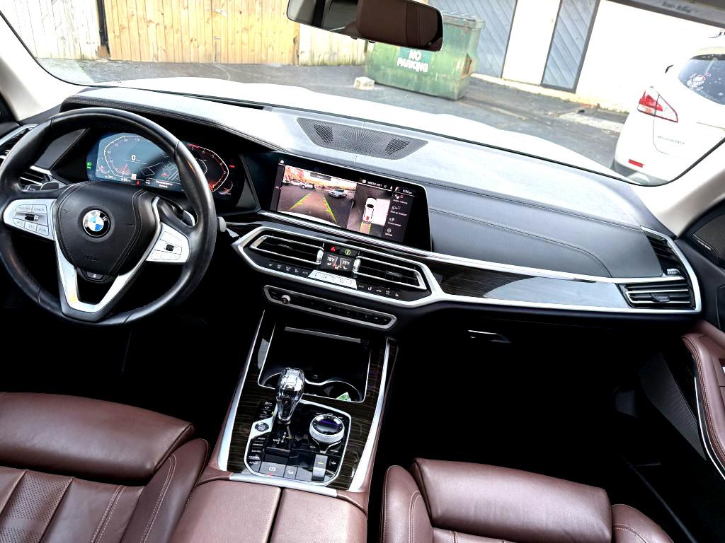 2020 BMW X7 Image 18