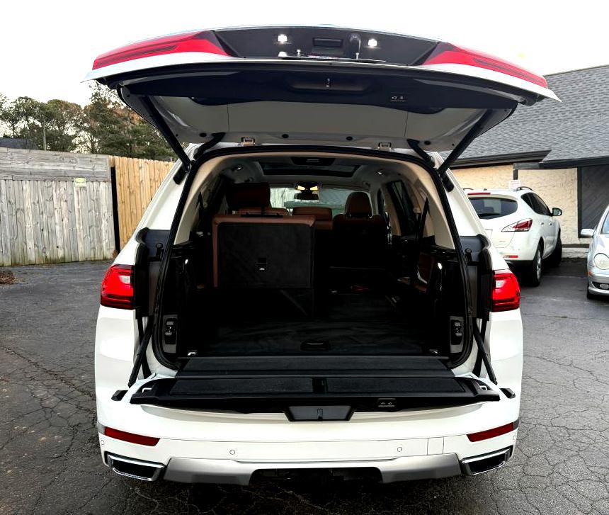 2020 BMW X7 Image 8