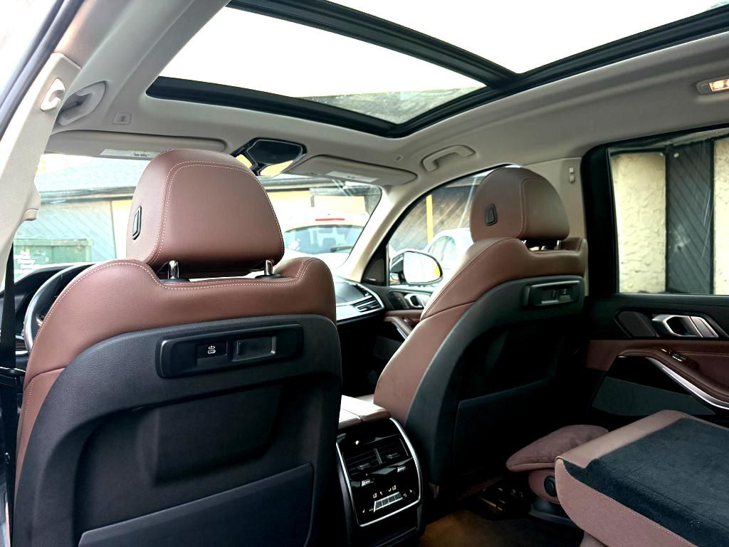 2020 BMW X7 Image 14