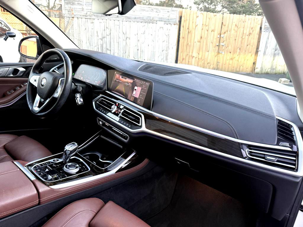2020 BMW X7 Image 19